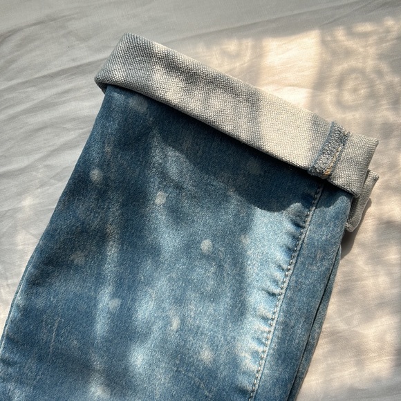 No Boundaries stretchy jean capris - Picture 3 of 10